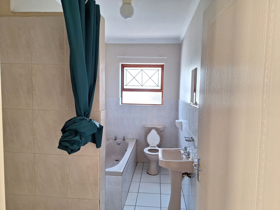 To Let 3 Bedroom Property for Rent in Strelitzia Park Eastern Cape